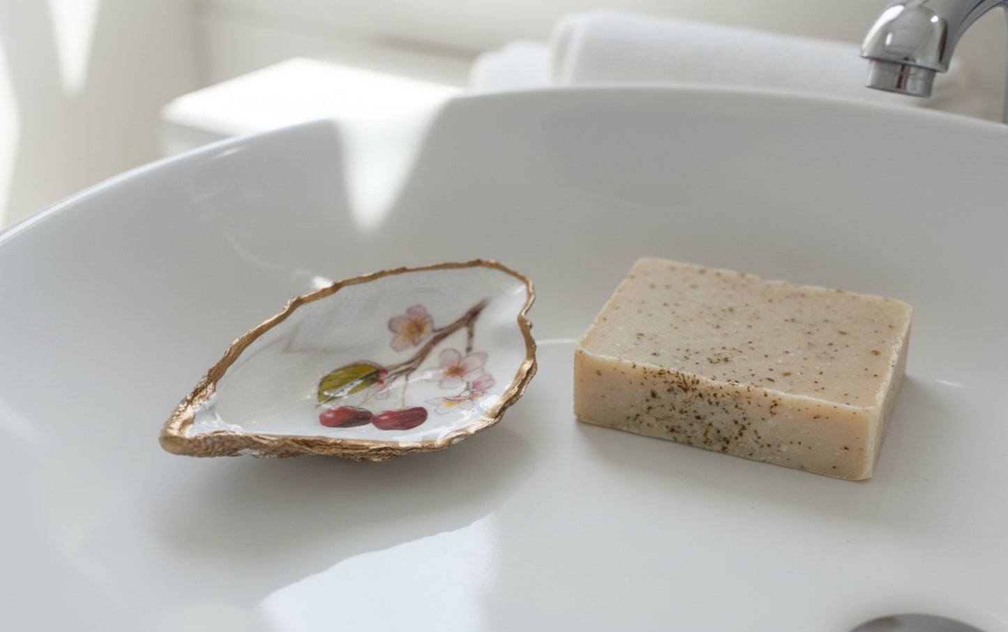 SWEET CHERRIES DESIGN OYSTER SHELL SOAP DISH
