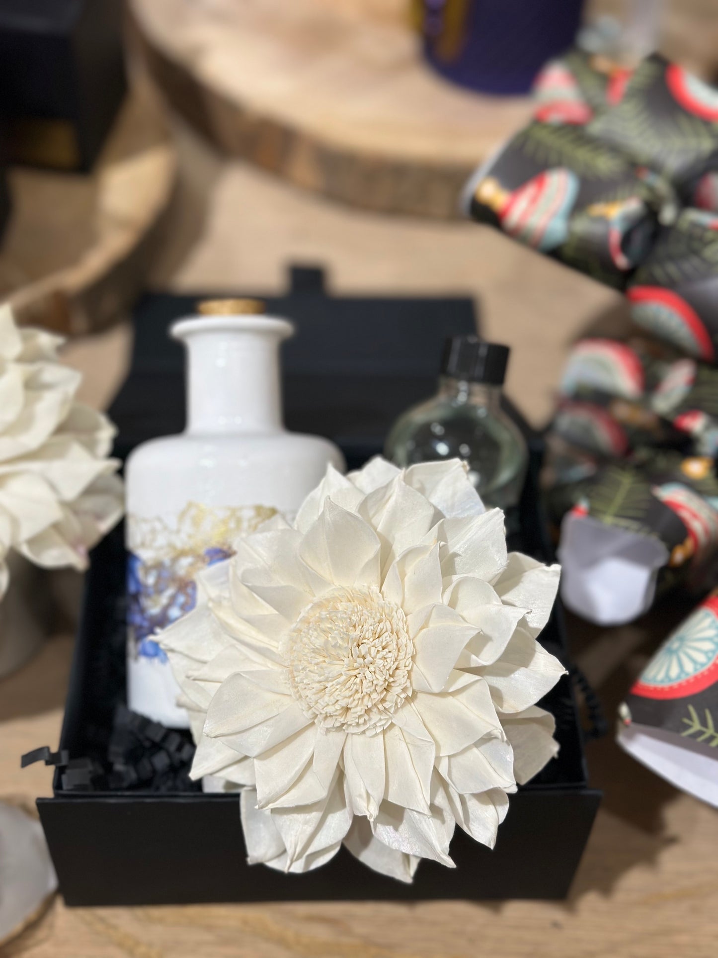 NATURAL WOOD DIFFUSER FLOWERS - DAHLIA A