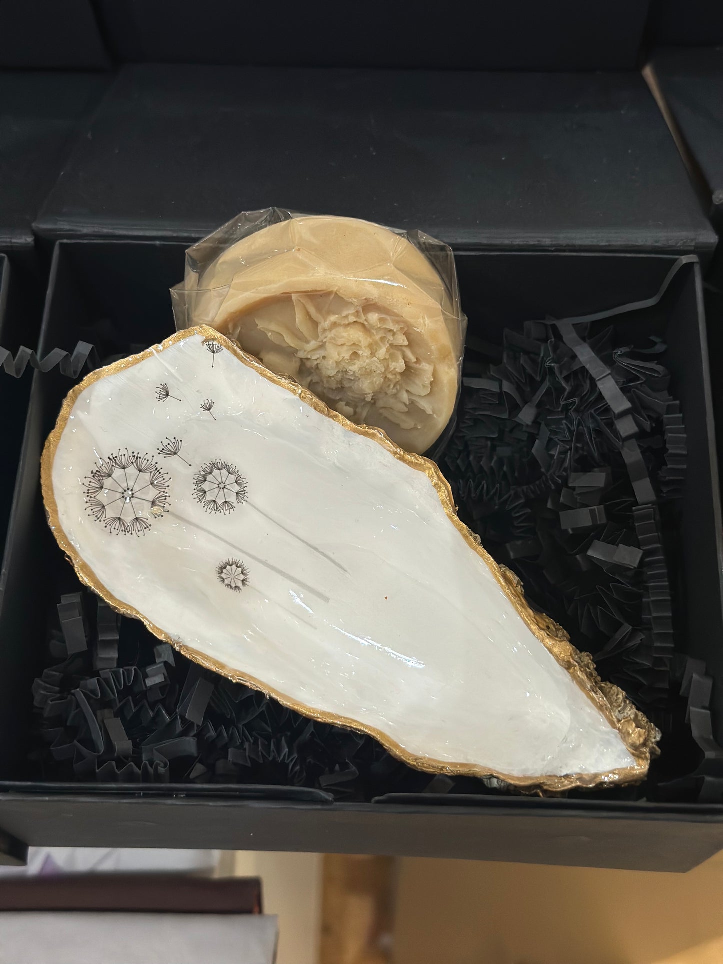 DANDELION STTYLISED OYSTER SHELL SOAP DISH