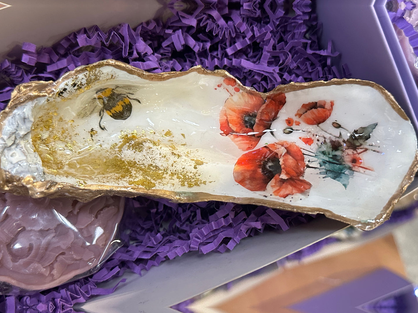 POPPIES OYSTER SHELL SOAP DISH