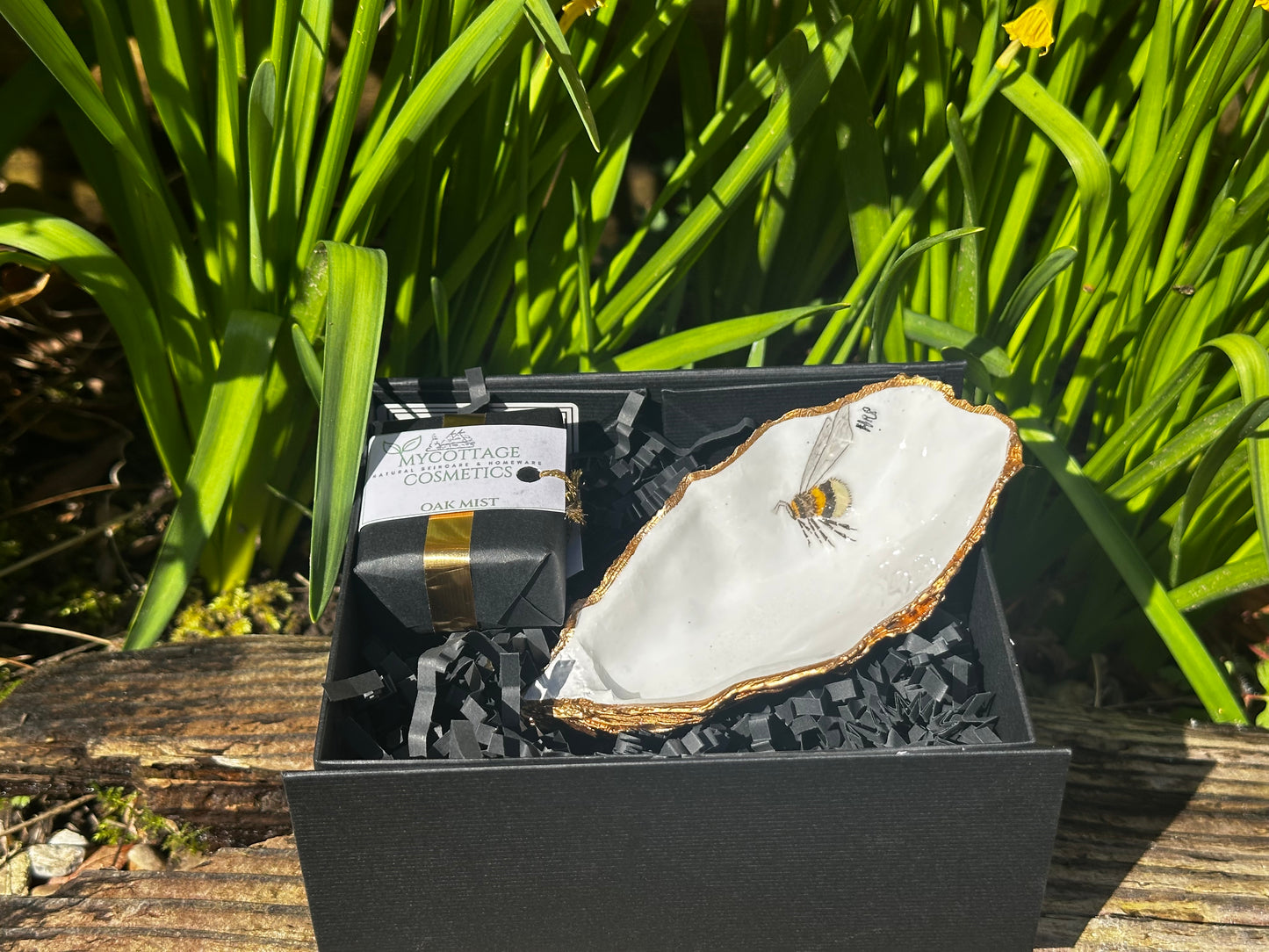 BEE HANDPAINTED OYSTER SHELL SOAP DISH AND SOAP