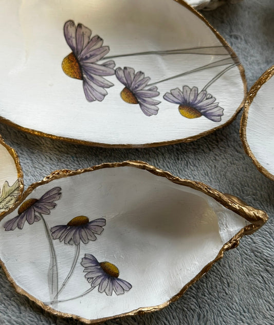 DAISIES HANDPAINTED OYSTER SHELL SOAP DISH AND SOAP