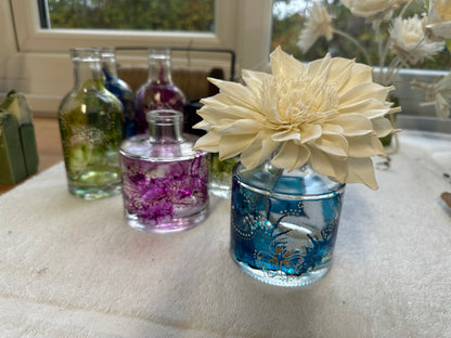 ELEGANT DIFFUSER VASE WITH FLOWERS AND SCENT