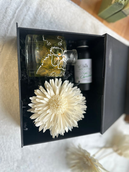 ELEGANT DIFFUSER VASE WITH FLOWERS AND SCENT