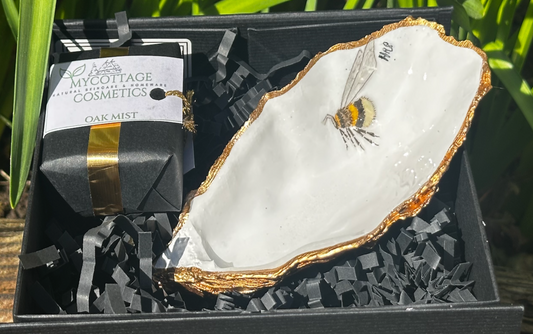 BEE HANDPAINTED OYSTER SHELL SOAP DISH AND SOAP