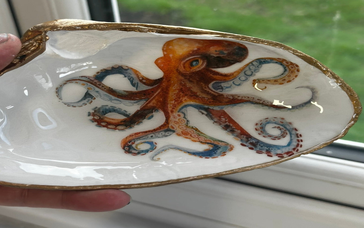 OCTOPUS HANDPAINTED OYSTER SHELL SOAP DISH AND SOAP